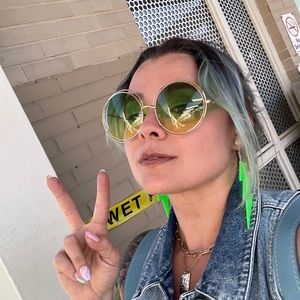 Meet your Posher, Monica